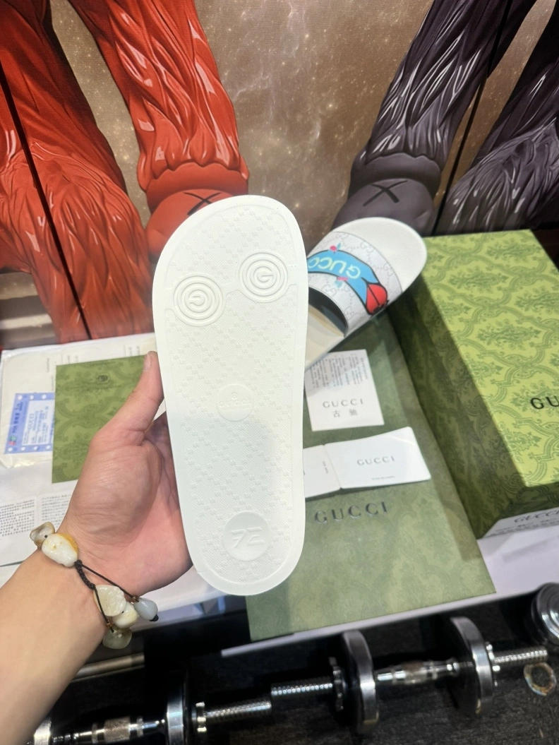 Gxccx Slippers Resilient 158213