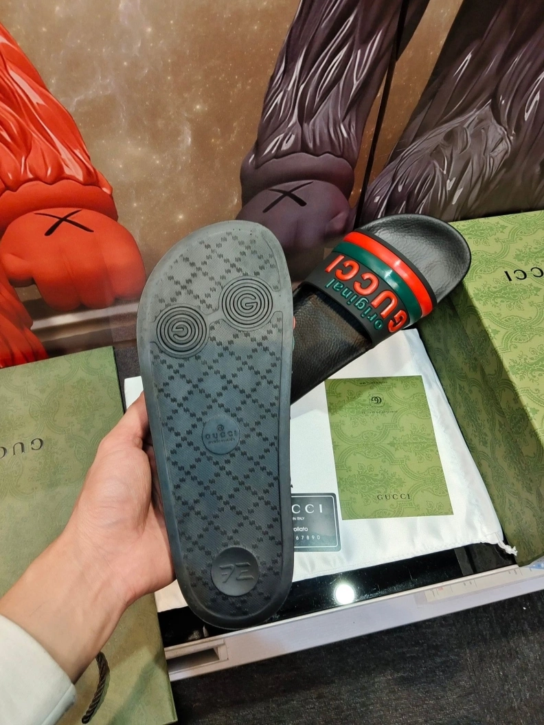 Elegant Gxccx Slippers 158181