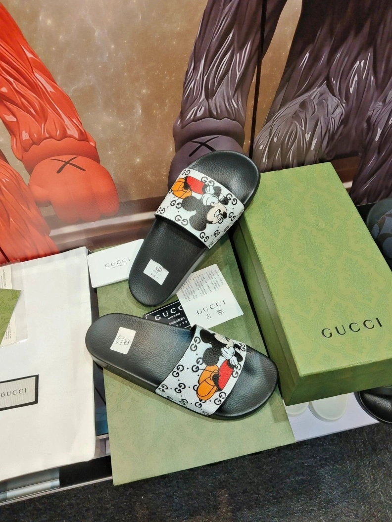 Minimalist Gxccx Slippers 158191