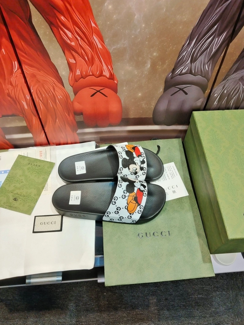 Minimalist Gxccx Slippers 158191