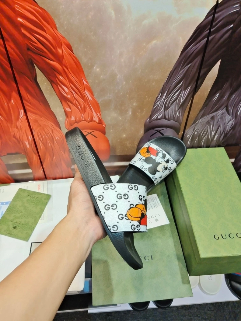 Minimalist Gxccx Slippers 158191