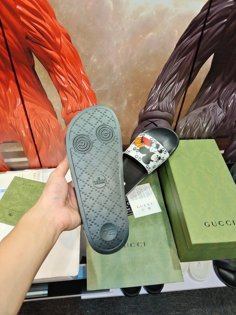 Minimalist Gxccx Slippers 158191
