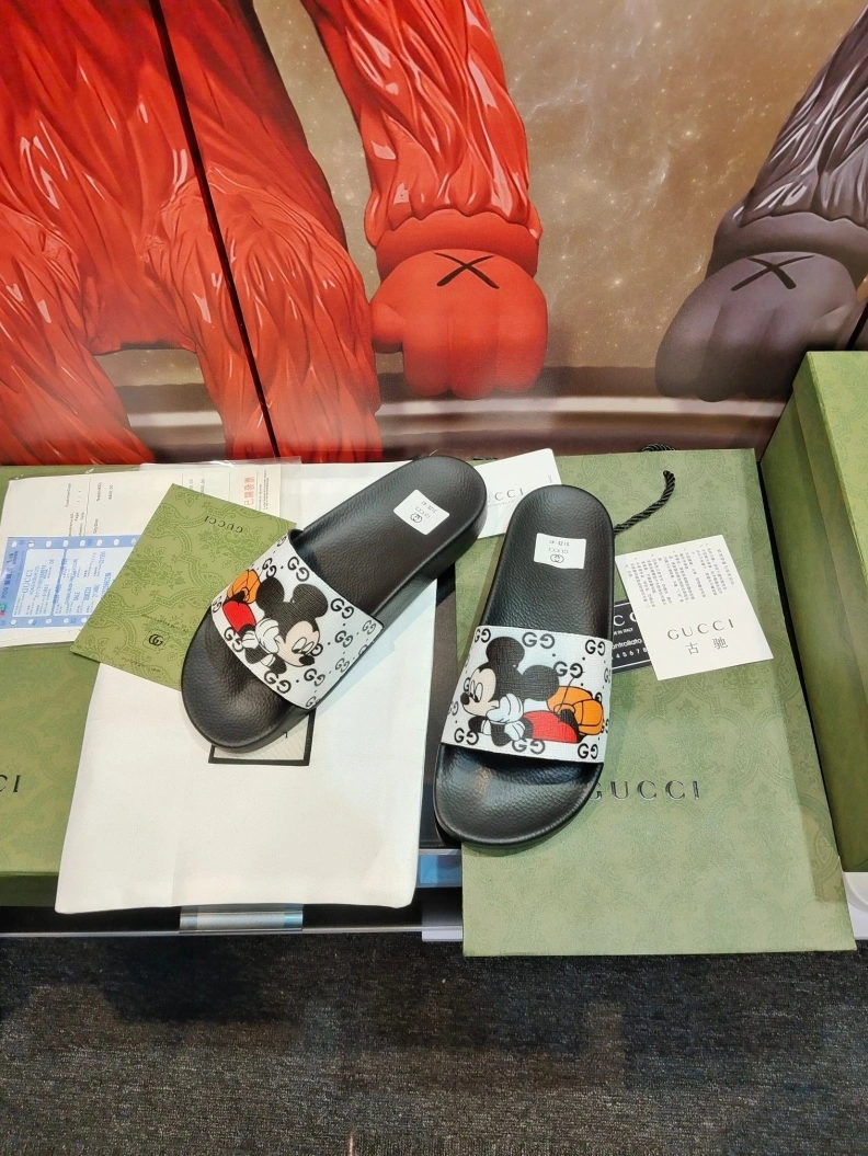 Minimalist Gxccx Slippers 158191
