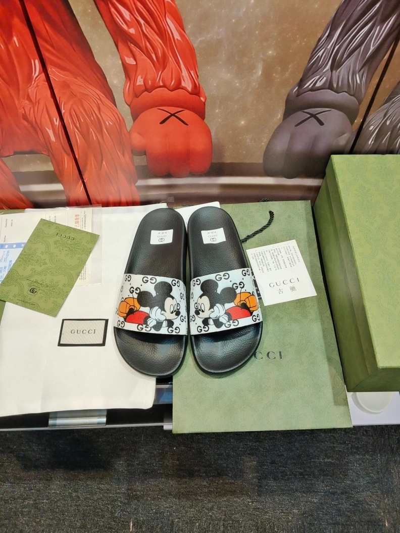 Minimalist Gxccx Slippers 158191