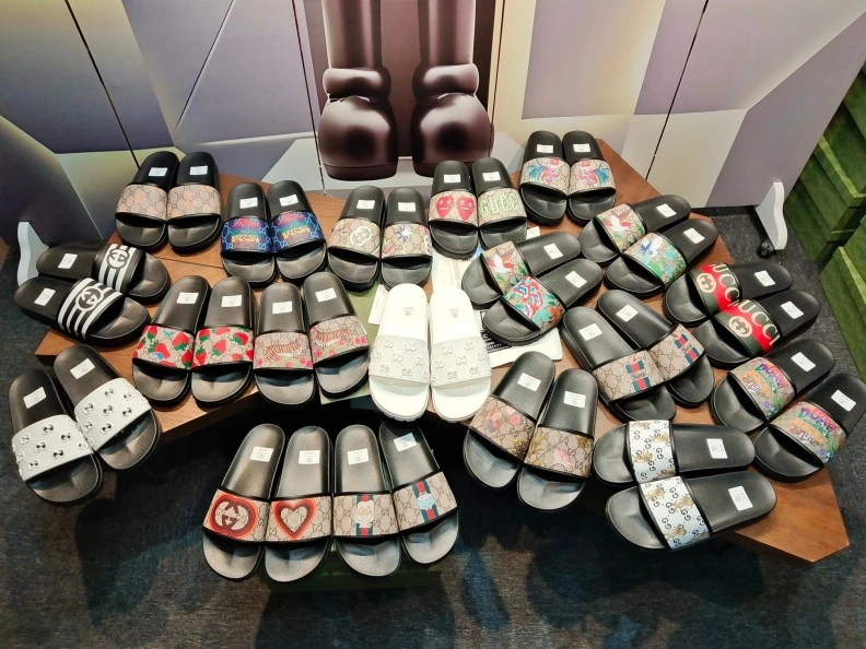 Functional Gxccx Slippers 158160