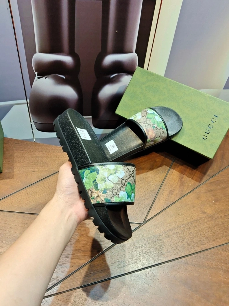 Affordable Gxccx Slippers 158117