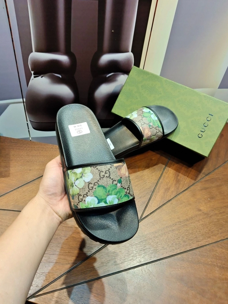 Affordable Gxccx Slippers 158117