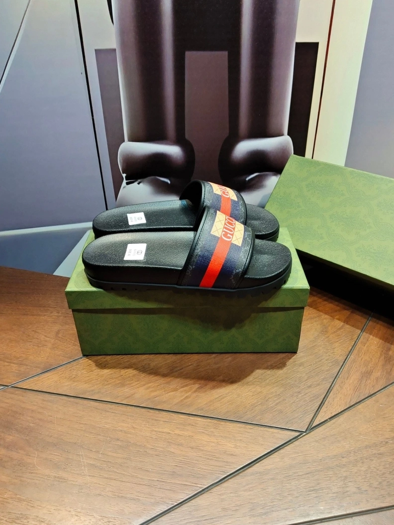 Resilient Gxccx Slippers 158110