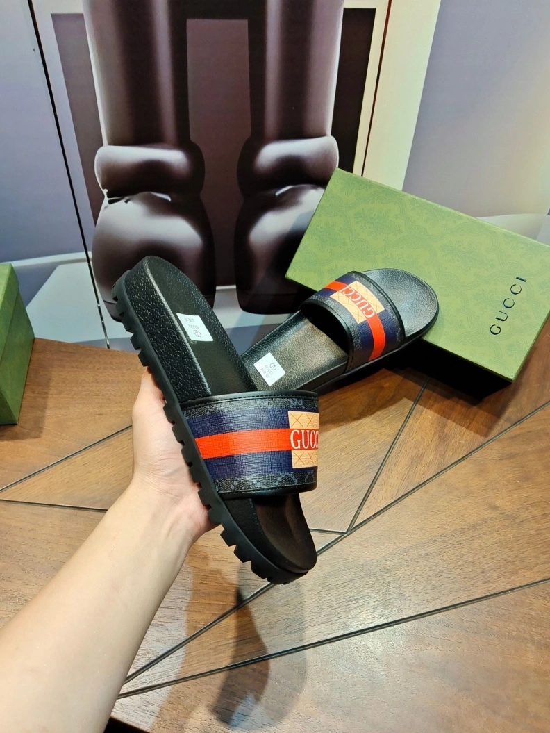 Resilient Gxccx Slippers 158110