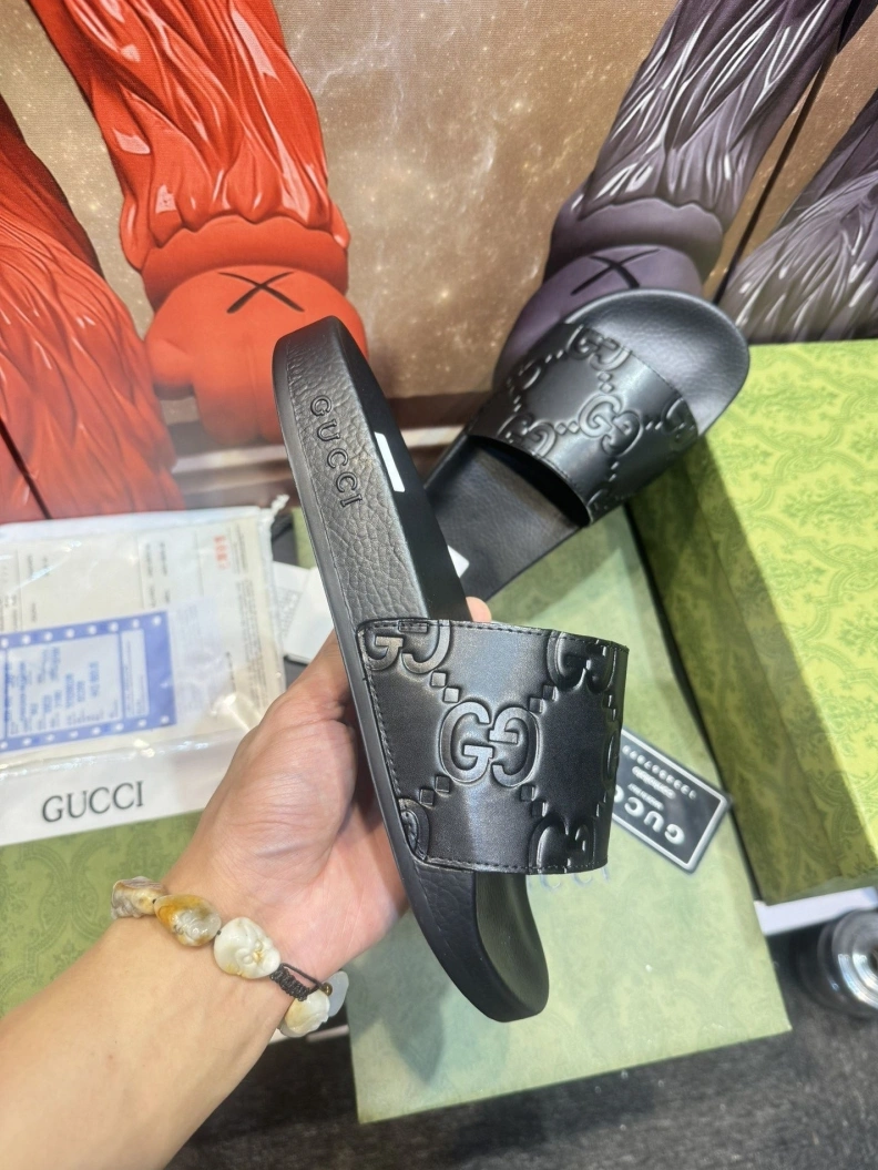 Resilient Gxccx Slippers 158081