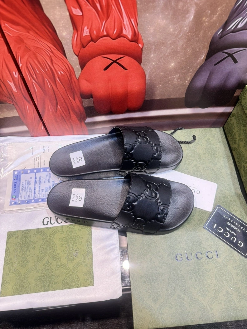 Resilient Gxccx Slippers 158081