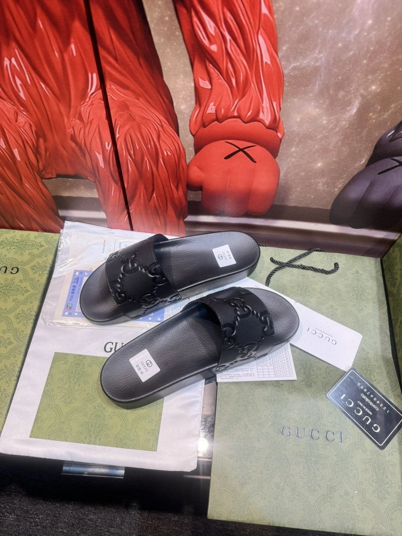Resilient Gxccx Slippers 158081