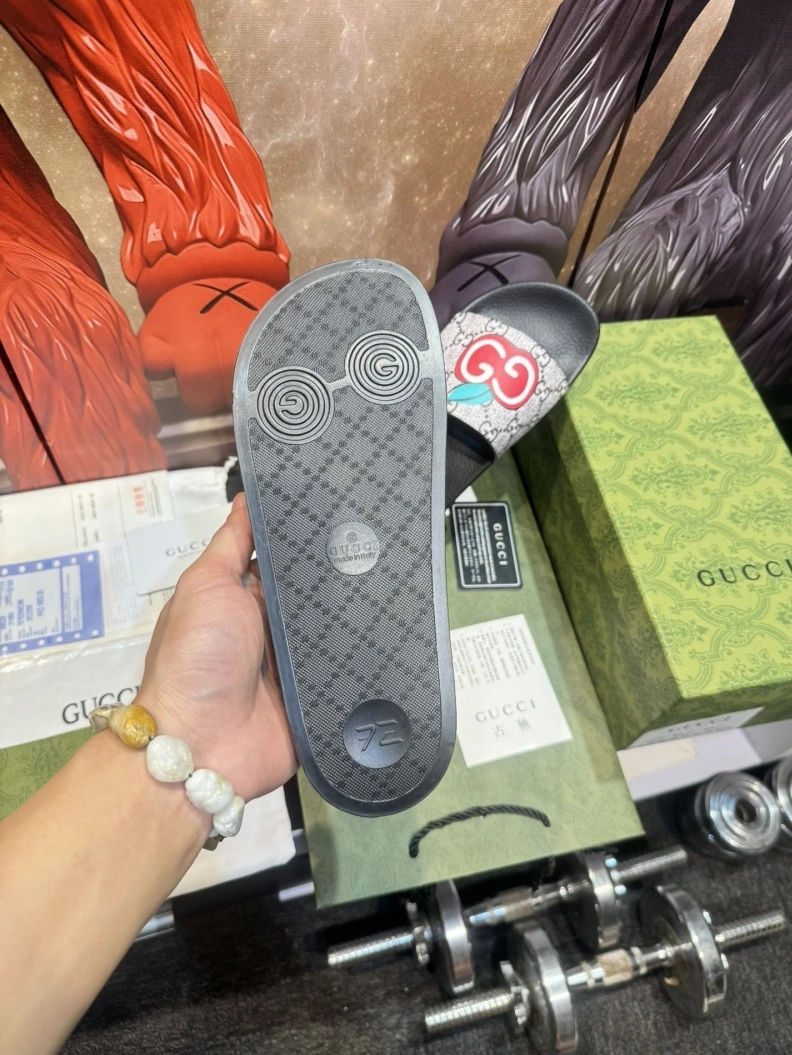 Stylish Gxccx Slippers 158085