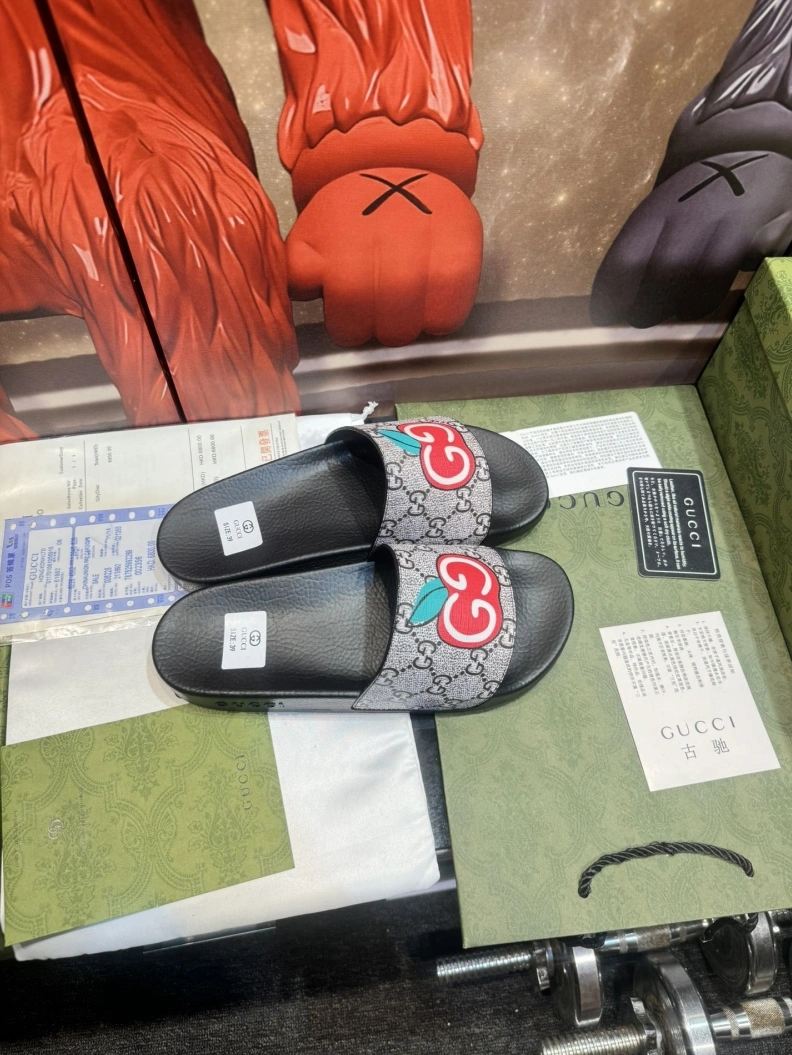 Stylish Gxccx Slippers 158085