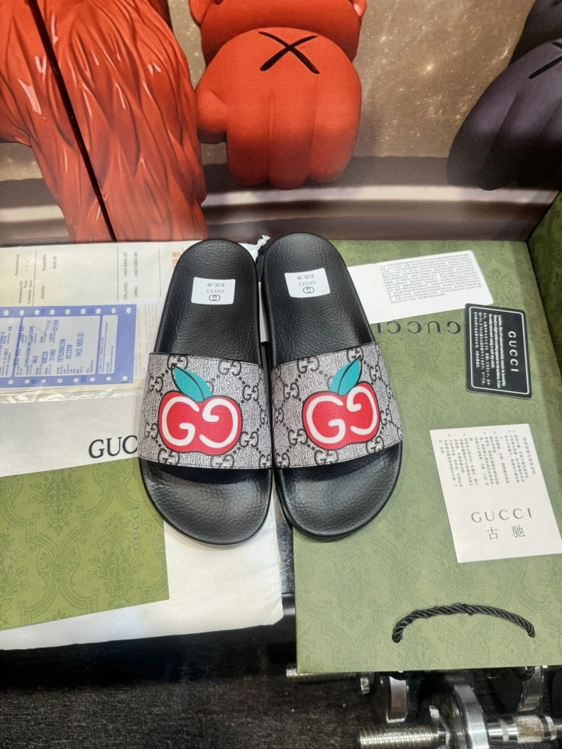 Stylish Gxccx Slippers 158085