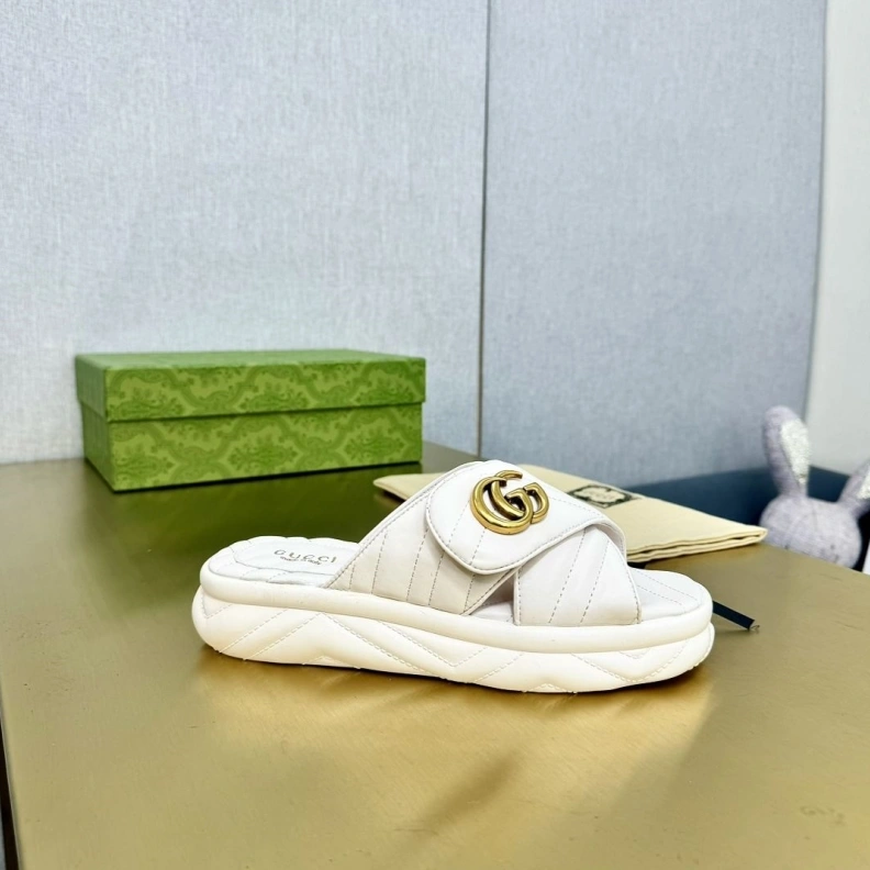Elegant Gxccx Slippers 158071