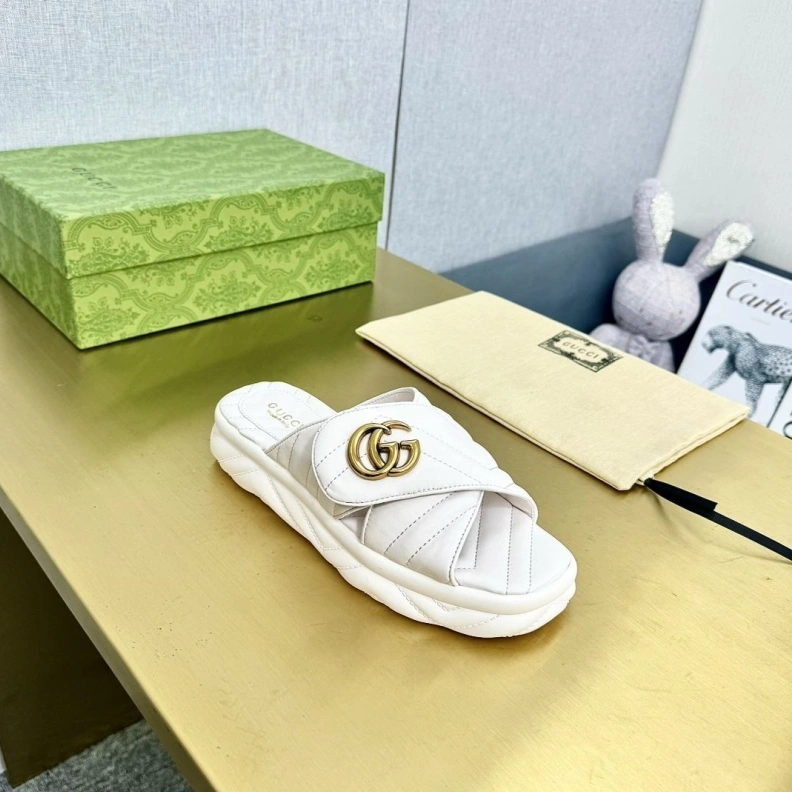 Elegant Gxccx Slippers 158071