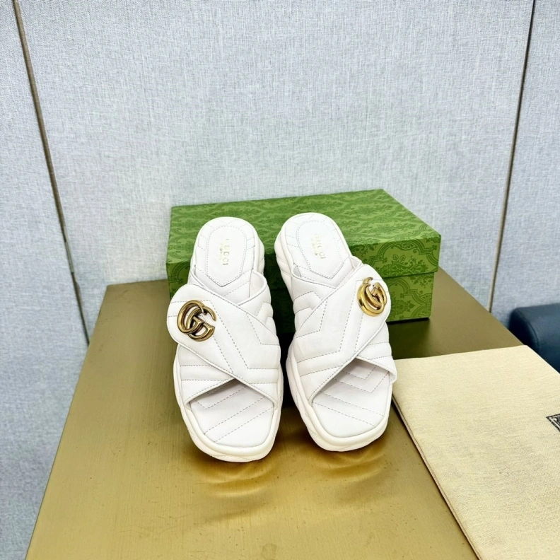 Elegant Gxccx Slippers 158071