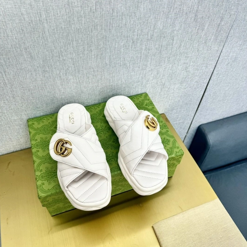 Elegant Gxccx Slippers 158071