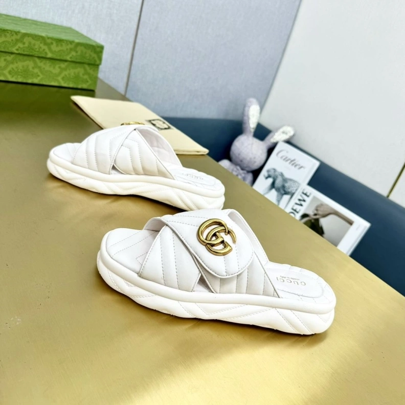 Elegant Gxccx Slippers 158071