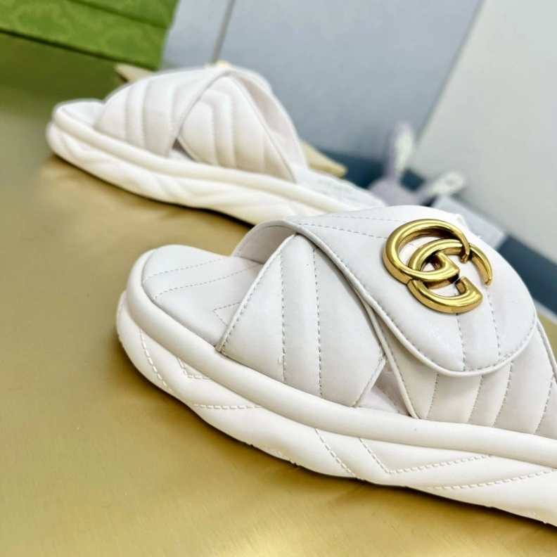 Elegant Gxccx Slippers 158071
