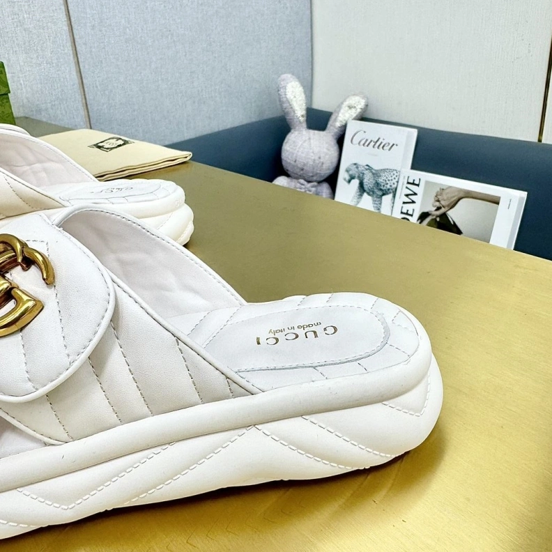 Elegant Gxccx Slippers 158071