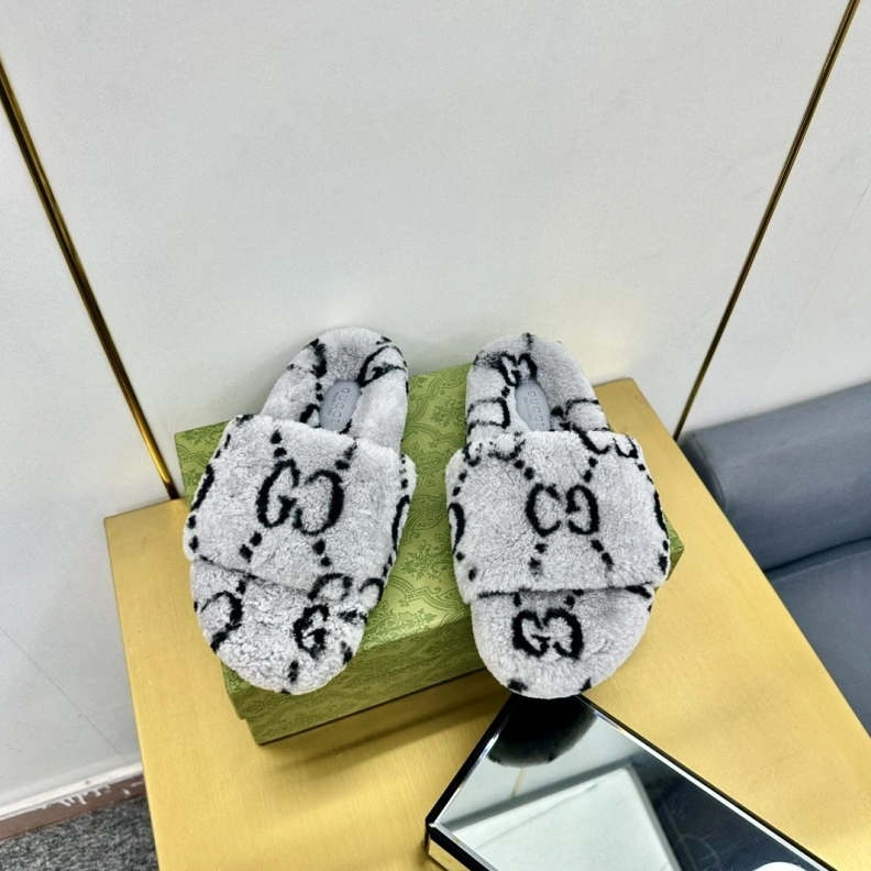 Resilient Gxccx Slippers 158072