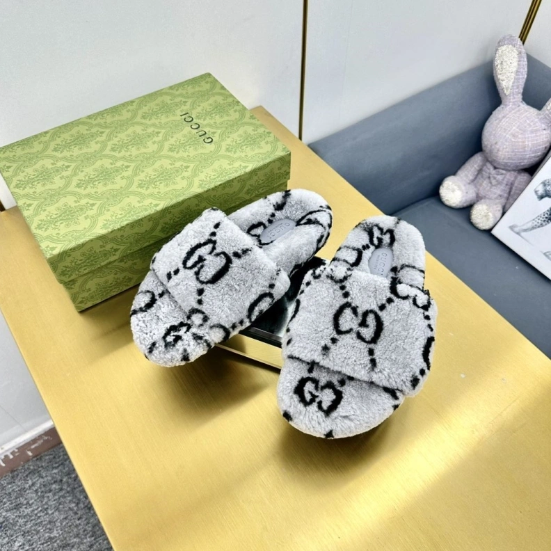 Resilient Gxccx Slippers 158072