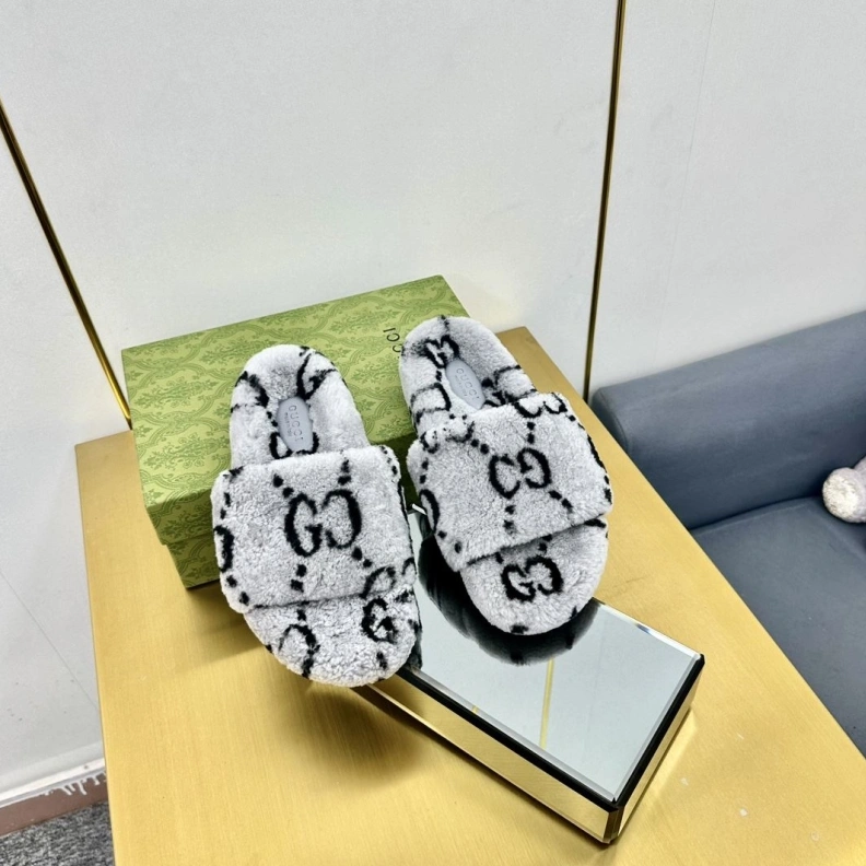 Resilient Gxccx Slippers 158072