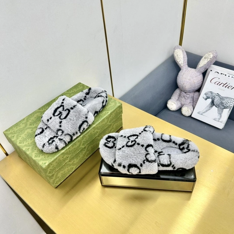 Resilient Gxccx Slippers 158072