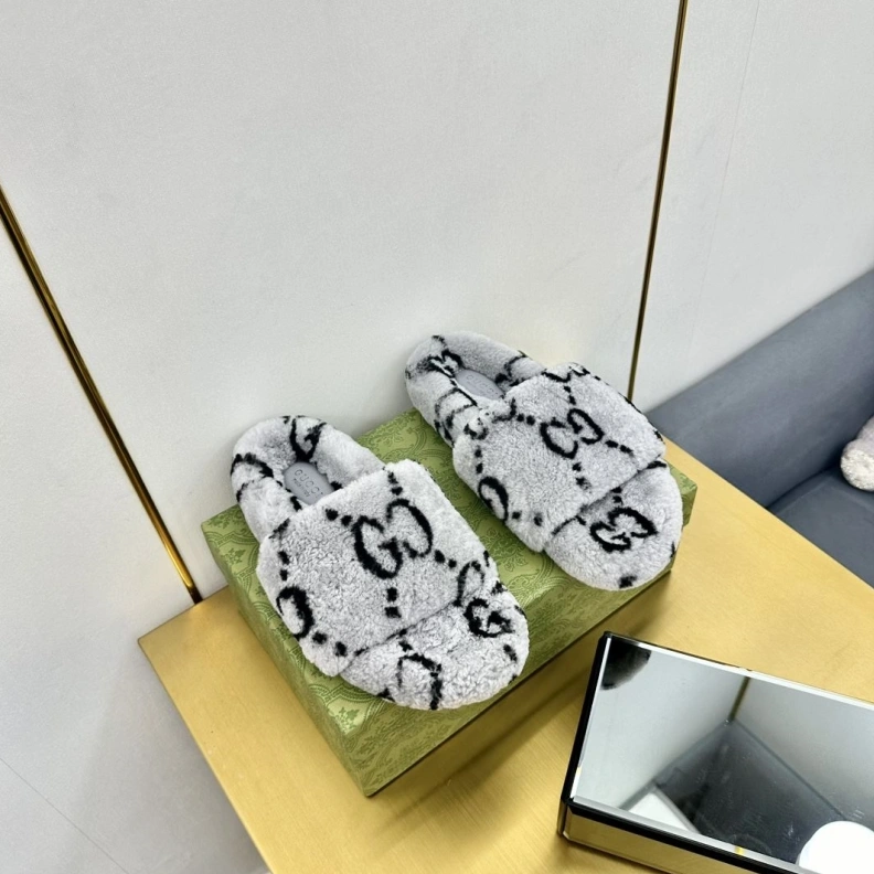 Resilient Gxccx Slippers 158072