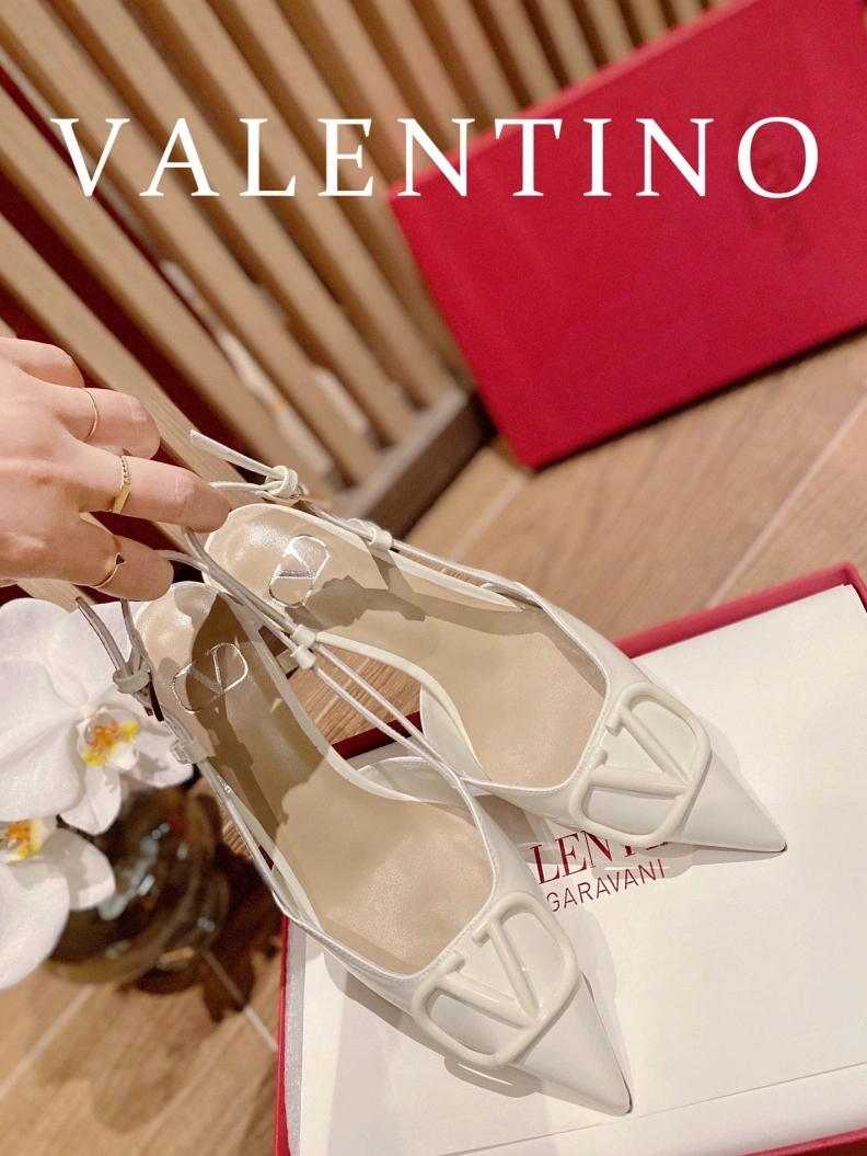 WellDesigned Vxlxntino Sandals 230324