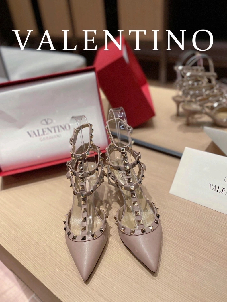UrbanStyle Vxlxntino Sandals 230285