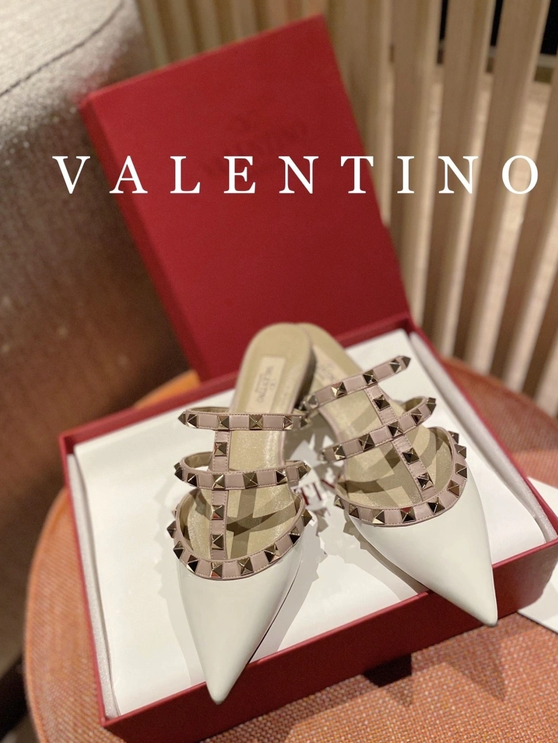 Versatile Vxlxntino Sandals 230266