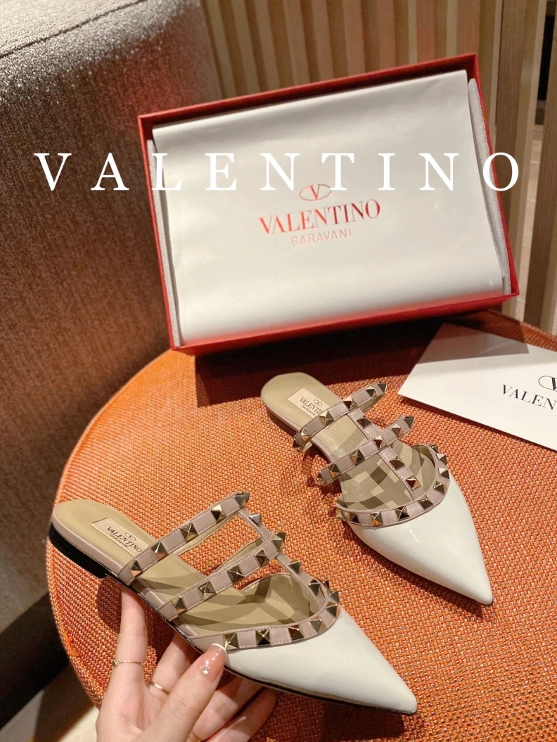 Versatile Vxlxntino Sandals 230266