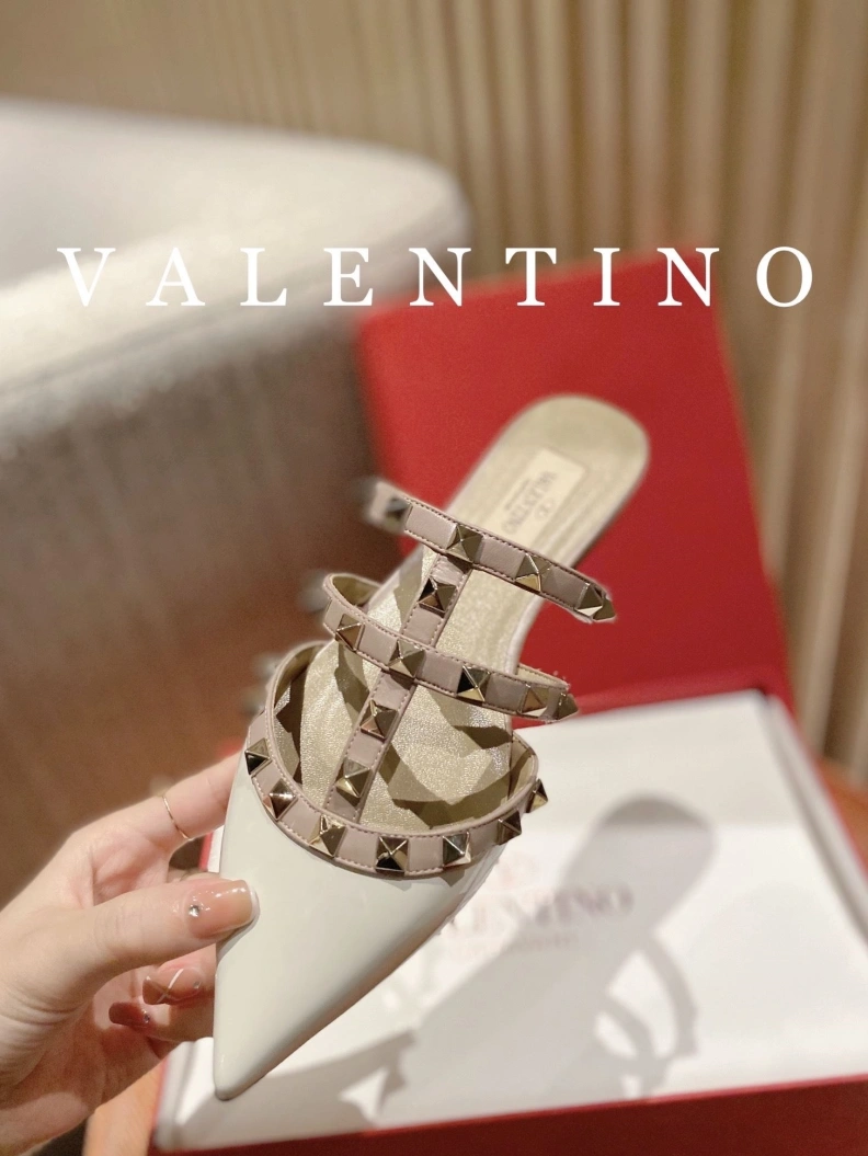 Versatile Vxlxntino Sandals 230266