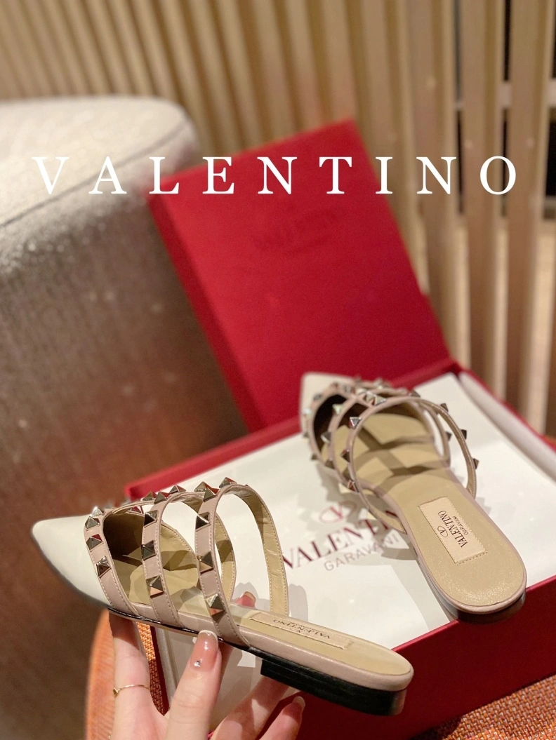 Versatile Vxlxntino Sandals 230266