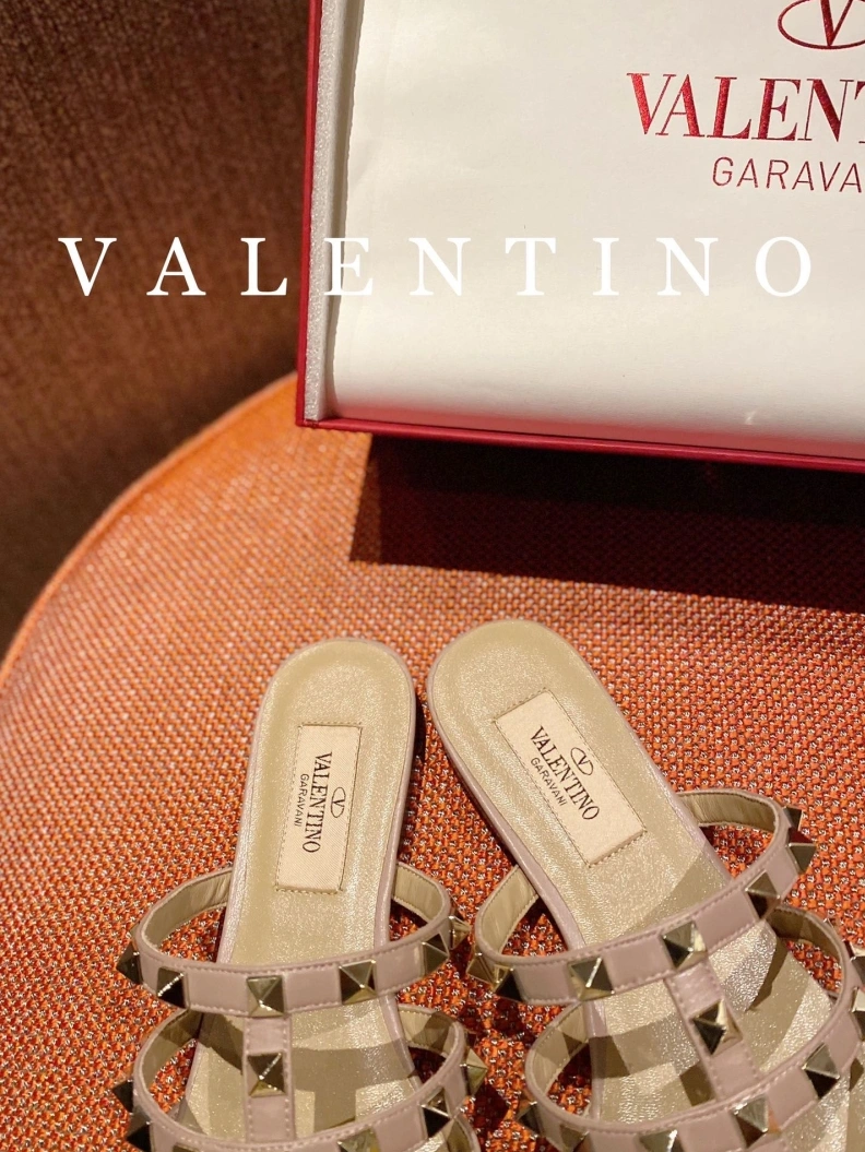 Versatile Vxlxntino Sandals 230266