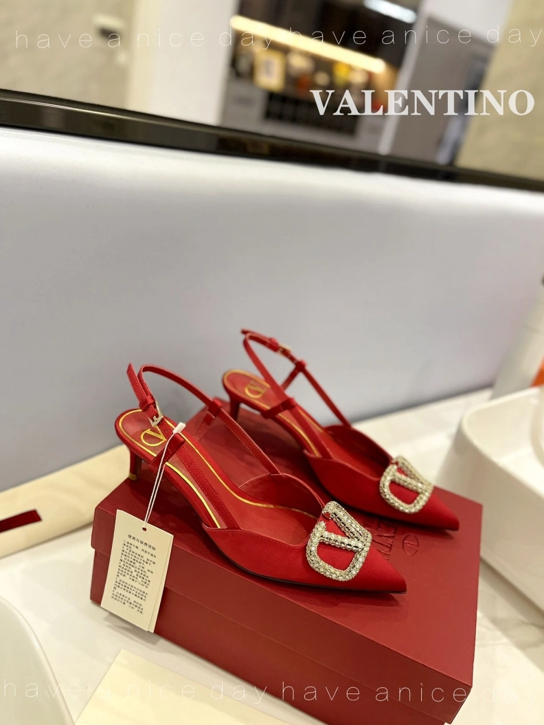 Versatile Vxlxntino Sandals 230260