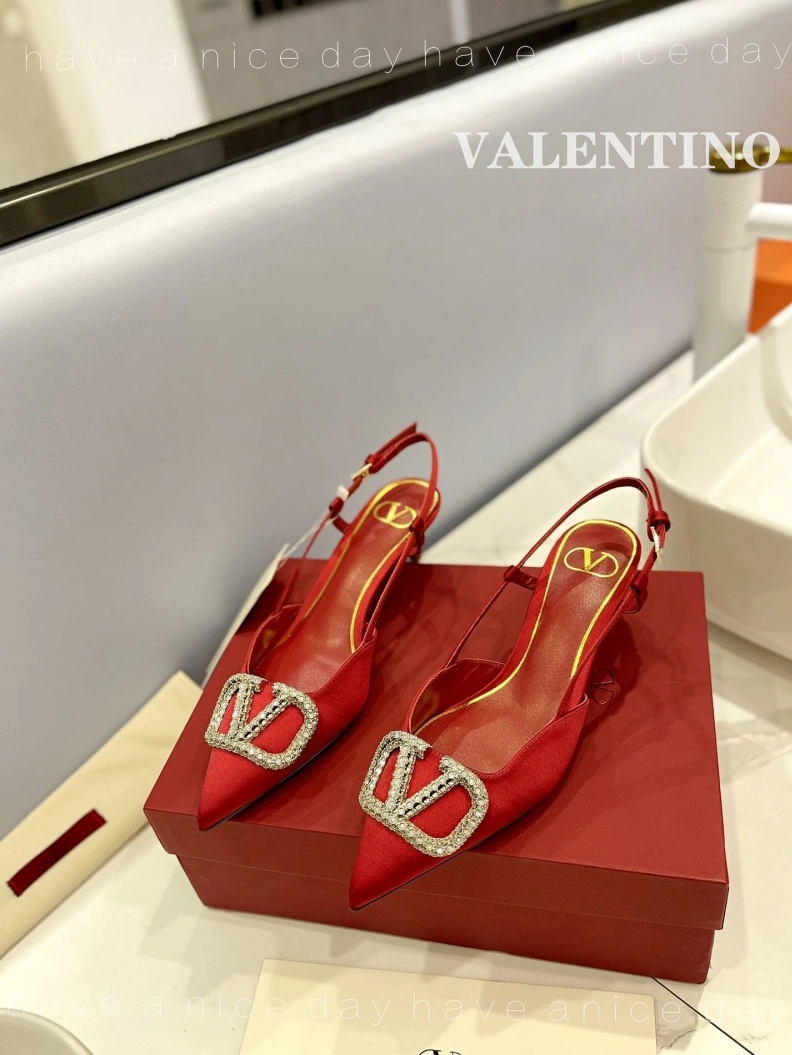Versatile Vxlxntino Sandals 230260
