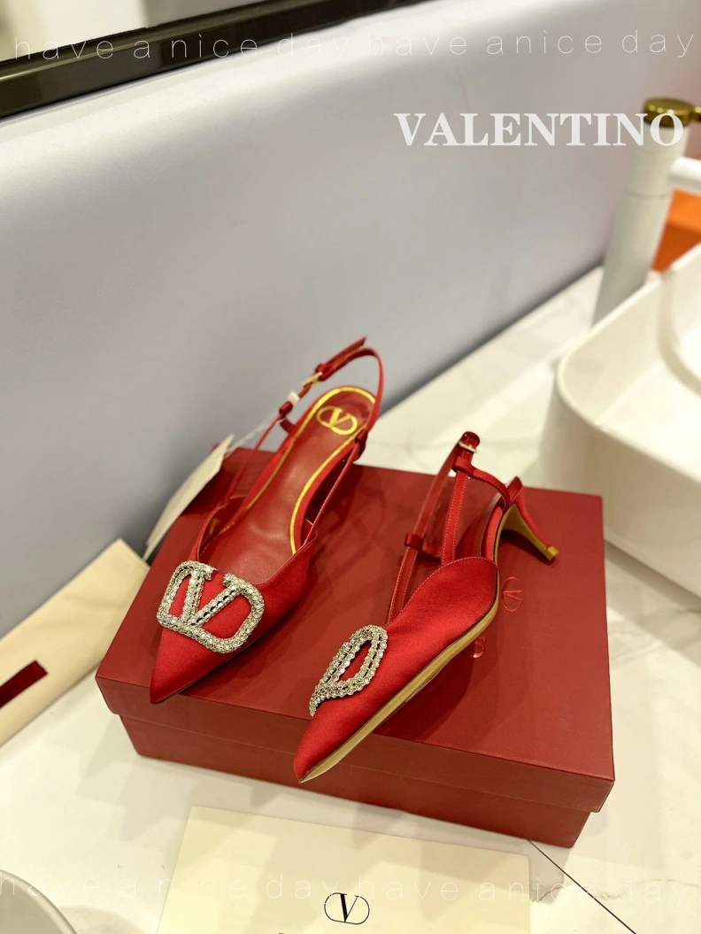 Versatile Vxlxntino Sandals 230260