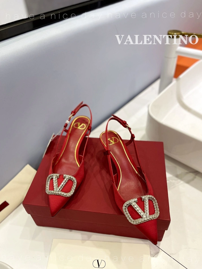 Versatile Vxlxntino Sandals 230260