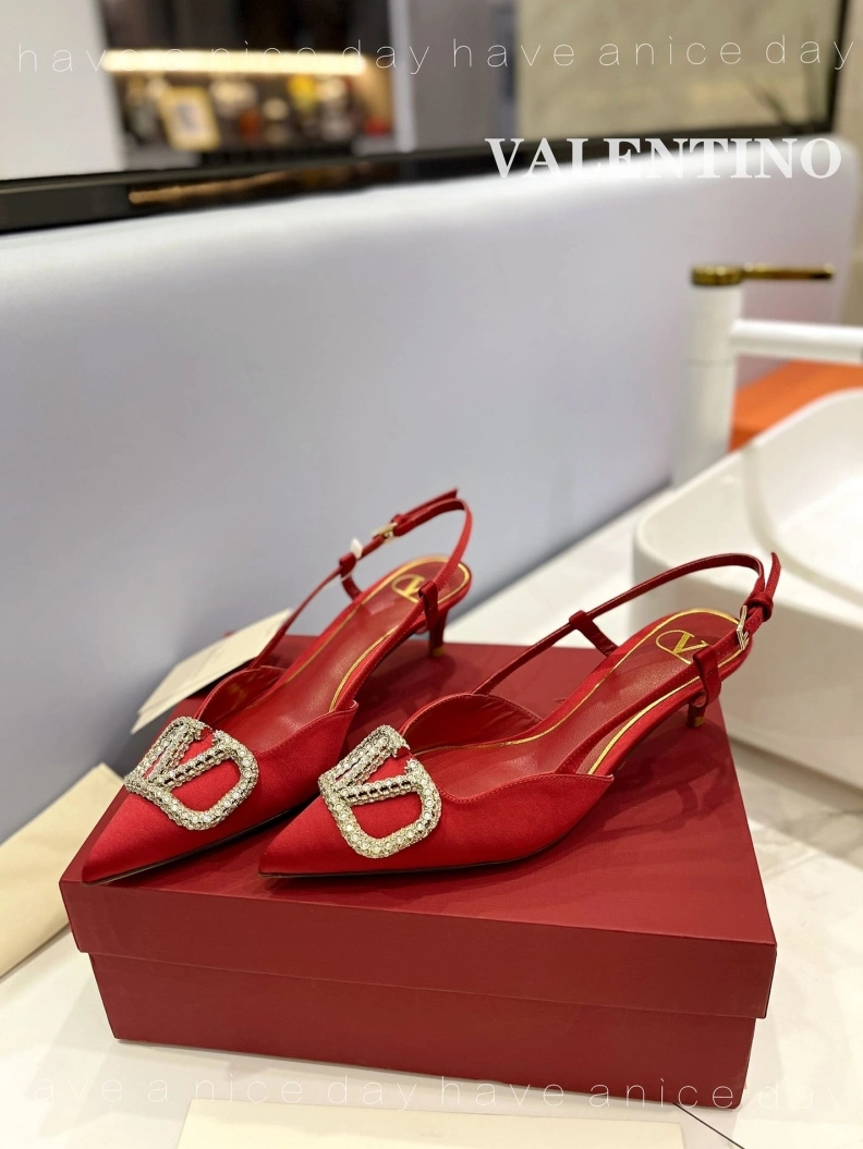 Versatile Vxlxntino Sandals 230260