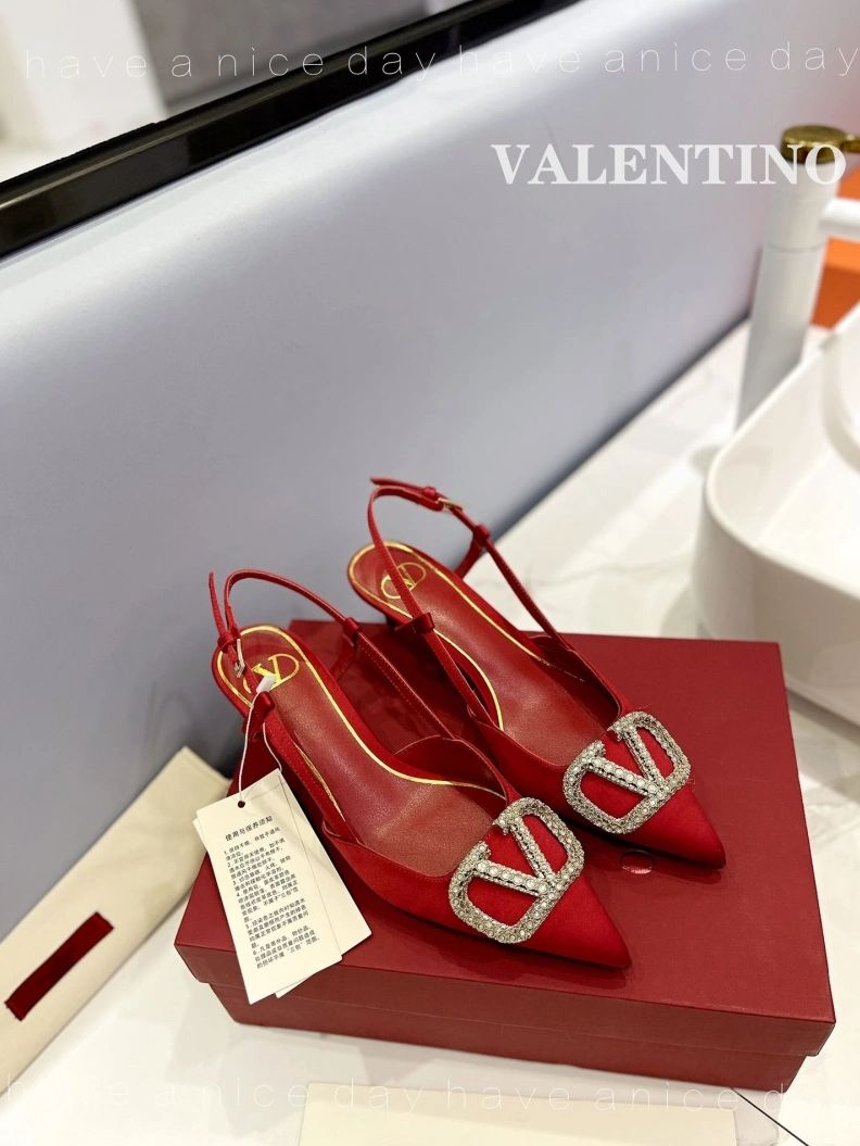 Versatile Vxlxntino Sandals 230260