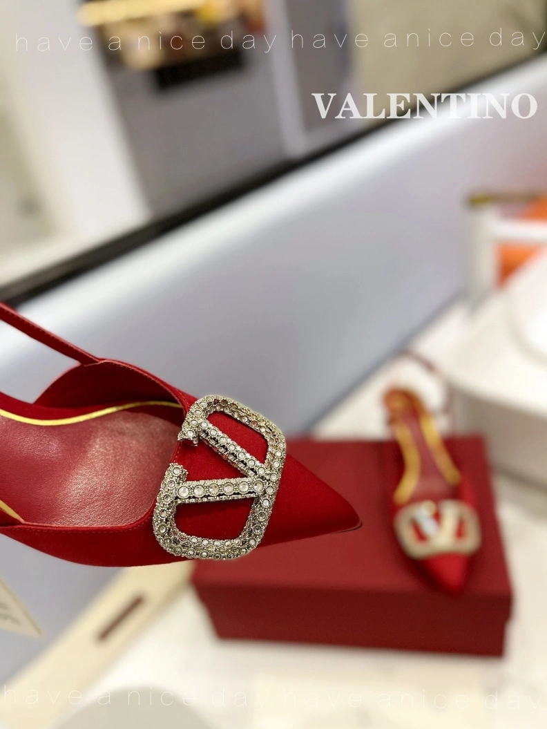 Versatile Vxlxntino Sandals 230260