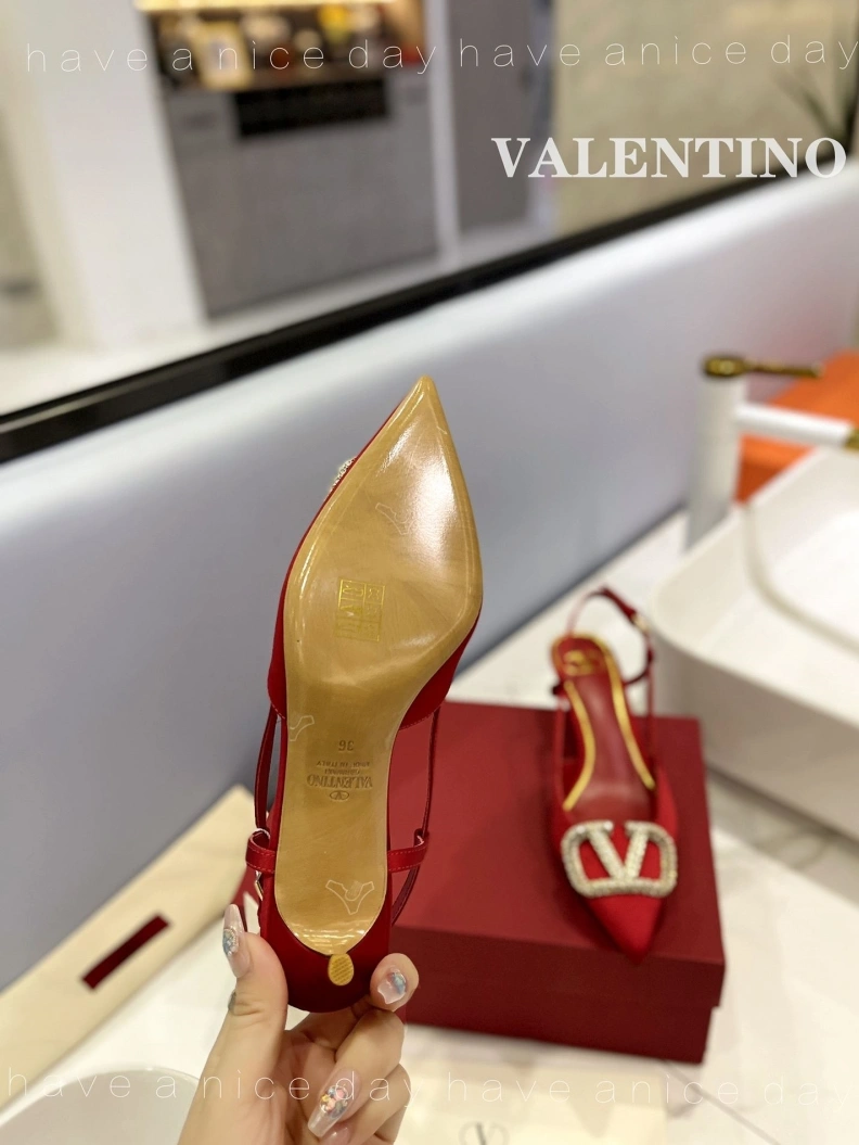 Versatile Vxlxntino Sandals 230260