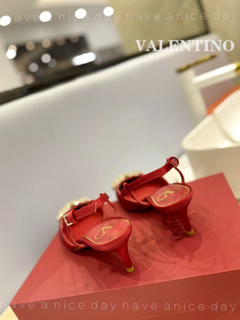 Versatile Vxlxntino Sandals 230260