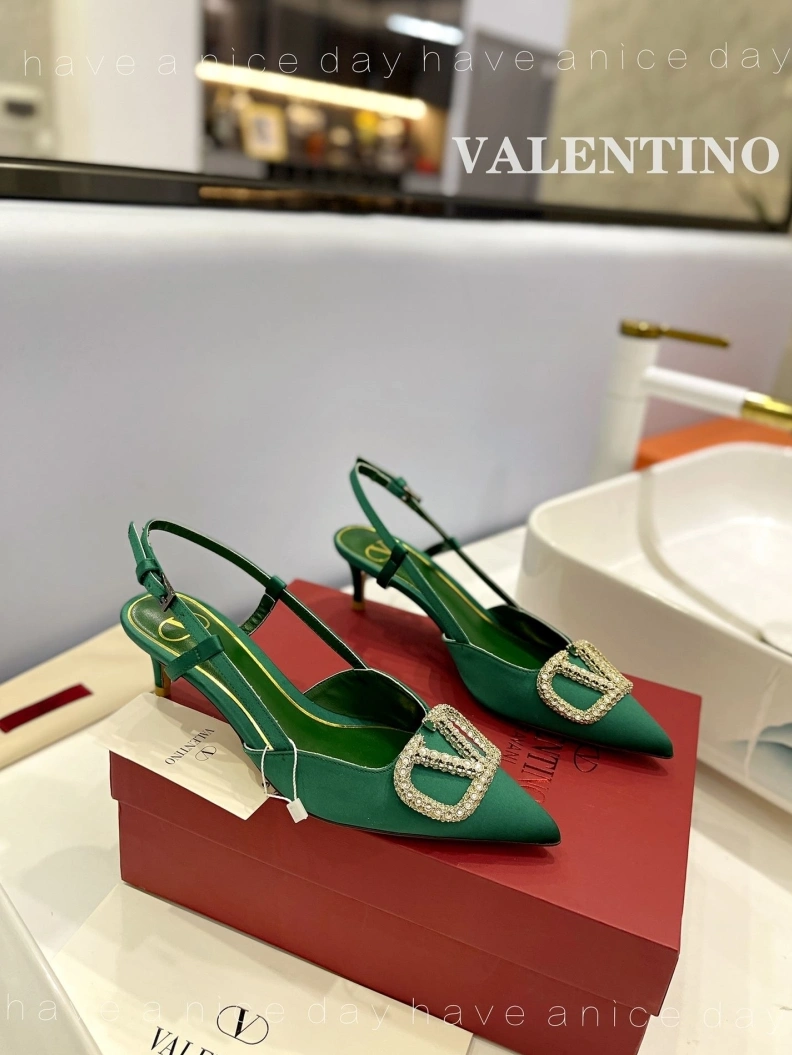Classic Vxlxntino Sandals 230257