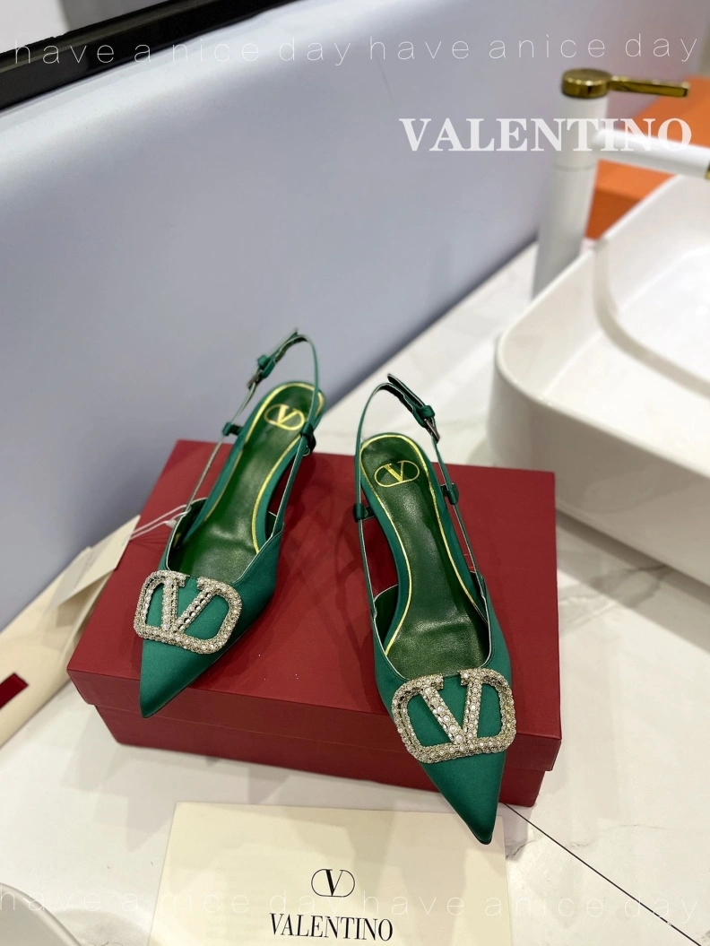 Classic Vxlxntino Sandals 230257