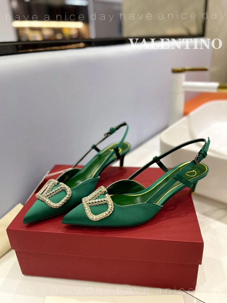Classic Vxlxntino Sandals 230257